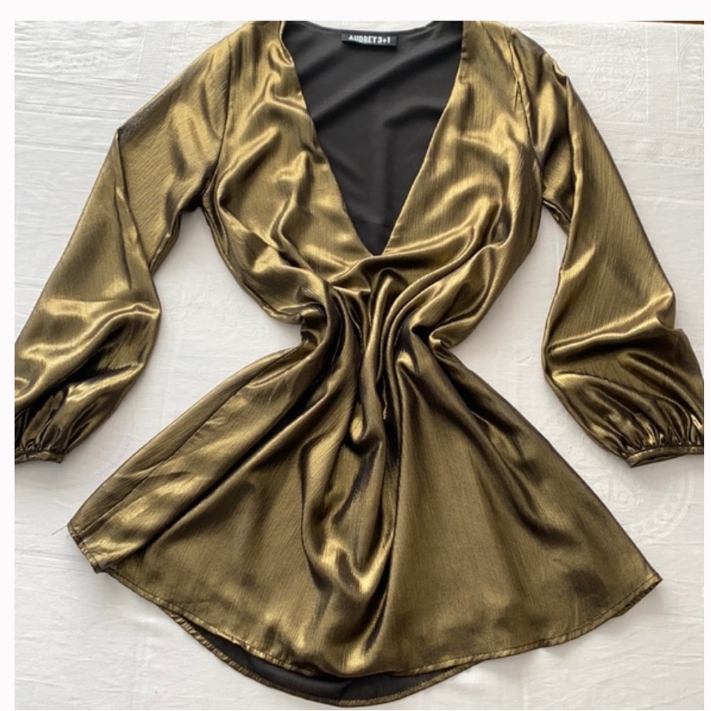 Gold metallic Audrey 3+1 Shift Dress. Low V neck. Loose fit. Size small
